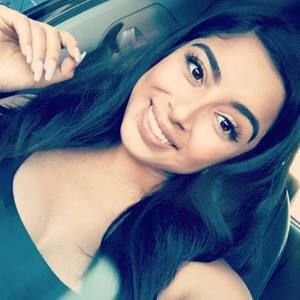 Meet your Posher, Alejandra